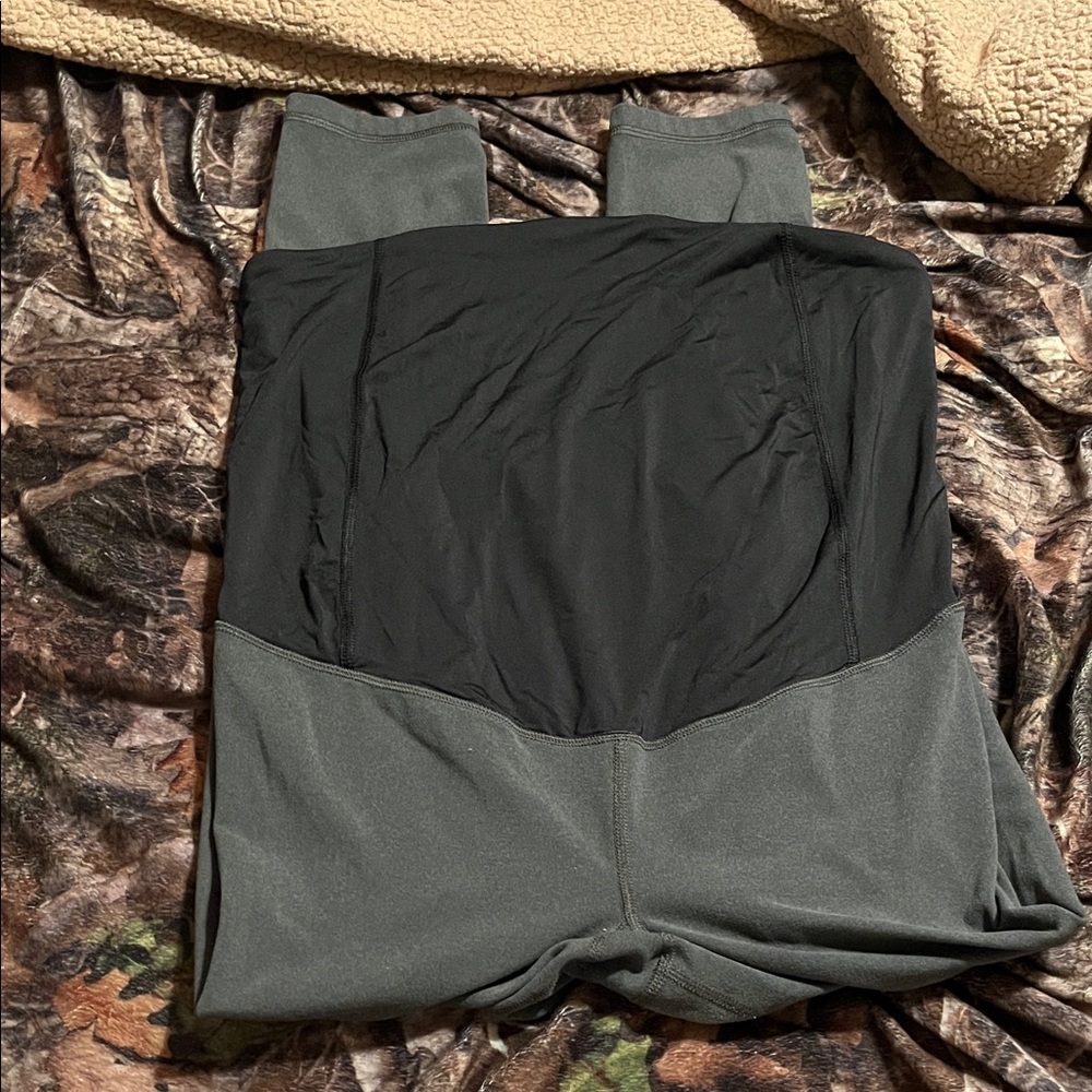 Isabel Maternity Capri Leggings - Size L